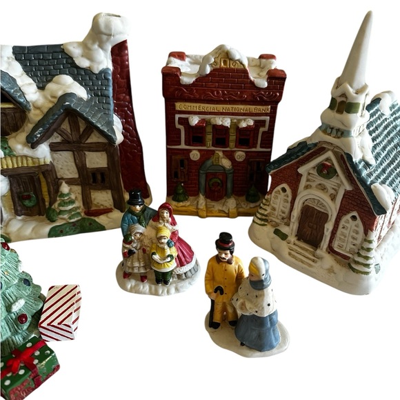 VINTAGE CHRISTMAS VILLAGE 15 PIECES /NO BOX/ NO LIGHTS - Picture 13 of 14